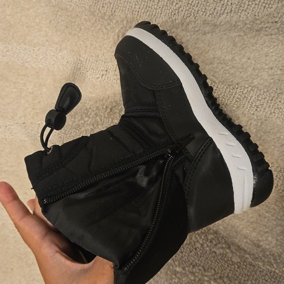 Boys snow boots size 10 toddler - Picture 5 of 6